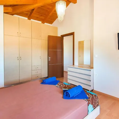 Haus In Kolympia Mit Parkplatz Und Bergblick *