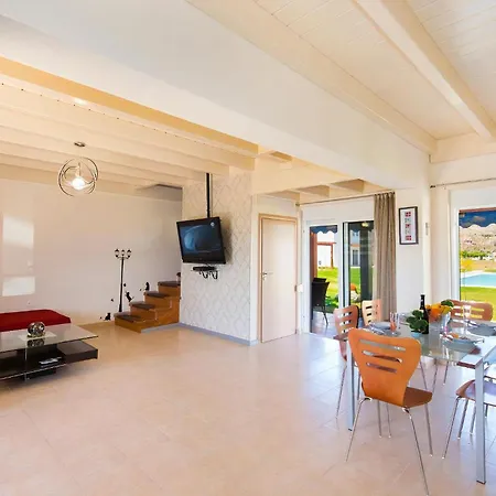 Haus In Kolympia Mit Parkplatz Und Bergblick *