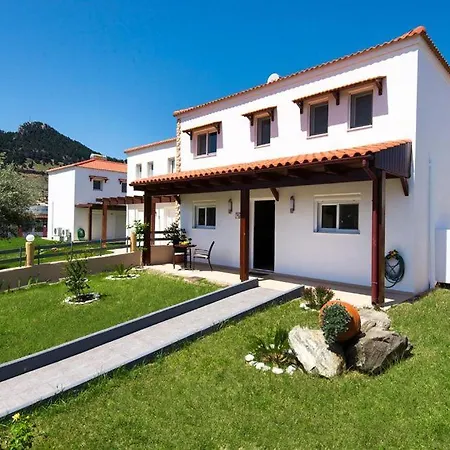 Haus In Kolympia Mit Parkplatz Und Bergblick